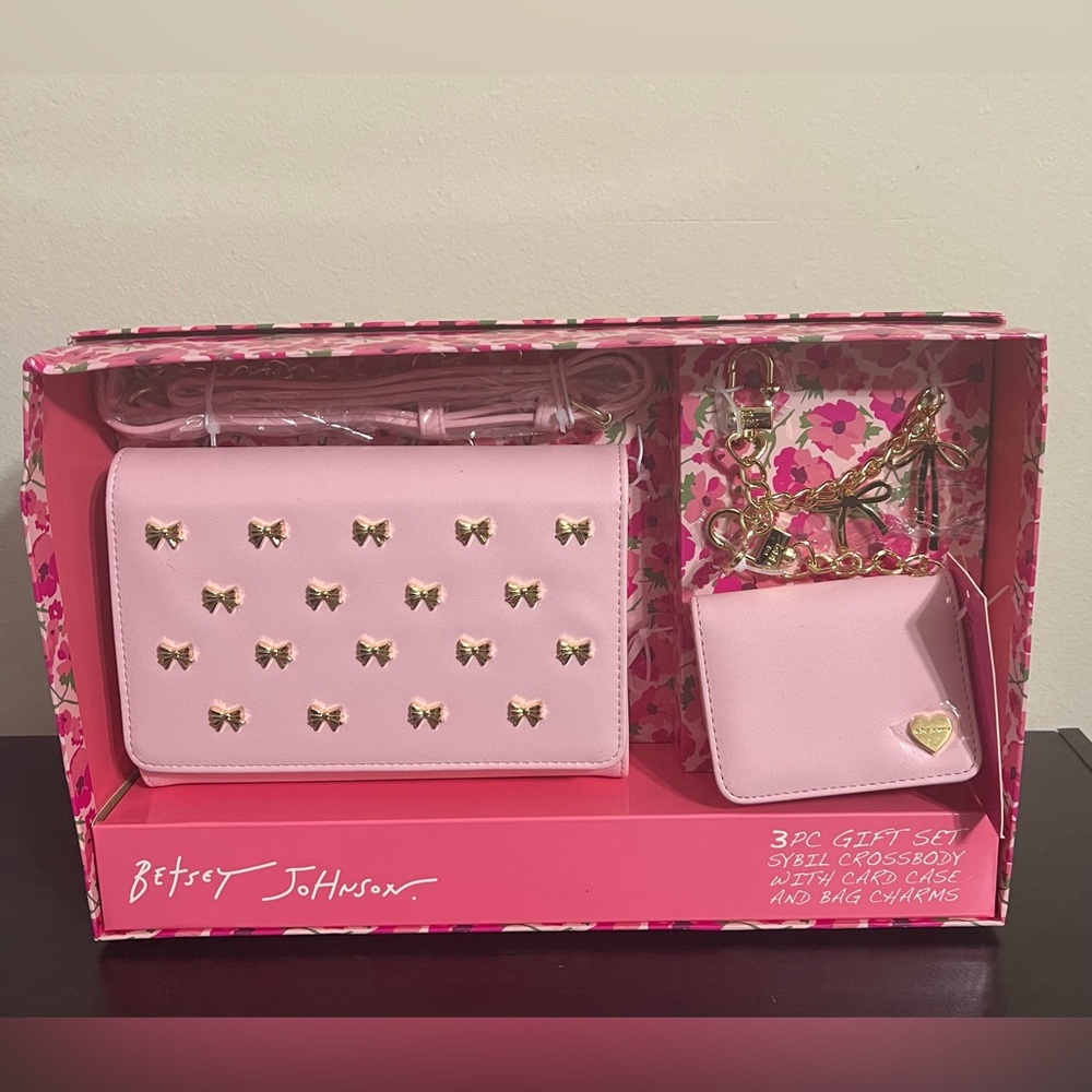 Betsey Johnson Sybil Pink Gold Bow Crossbody Purse with Card Case & Purse Charms